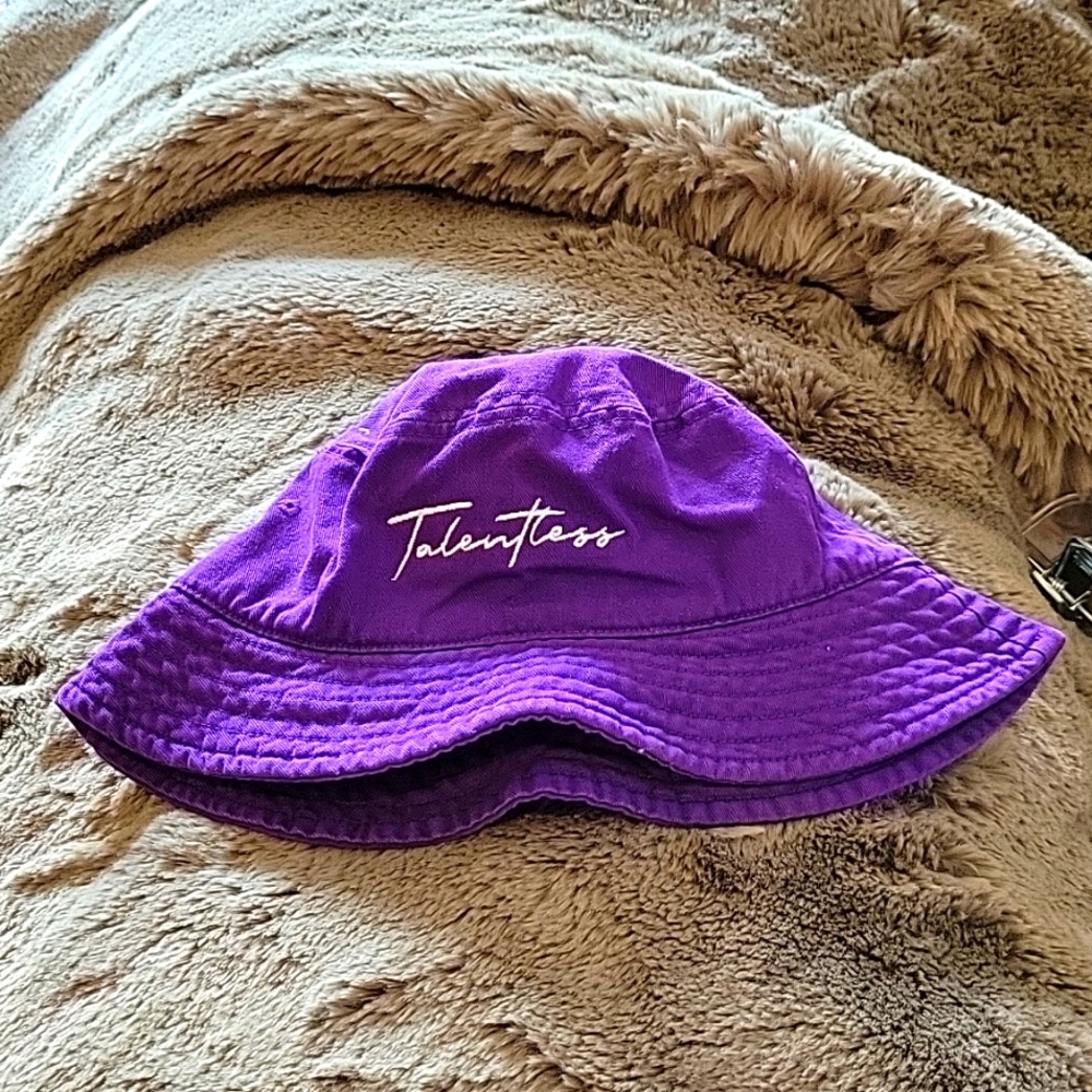 Talentless bucket hat NWOT OS